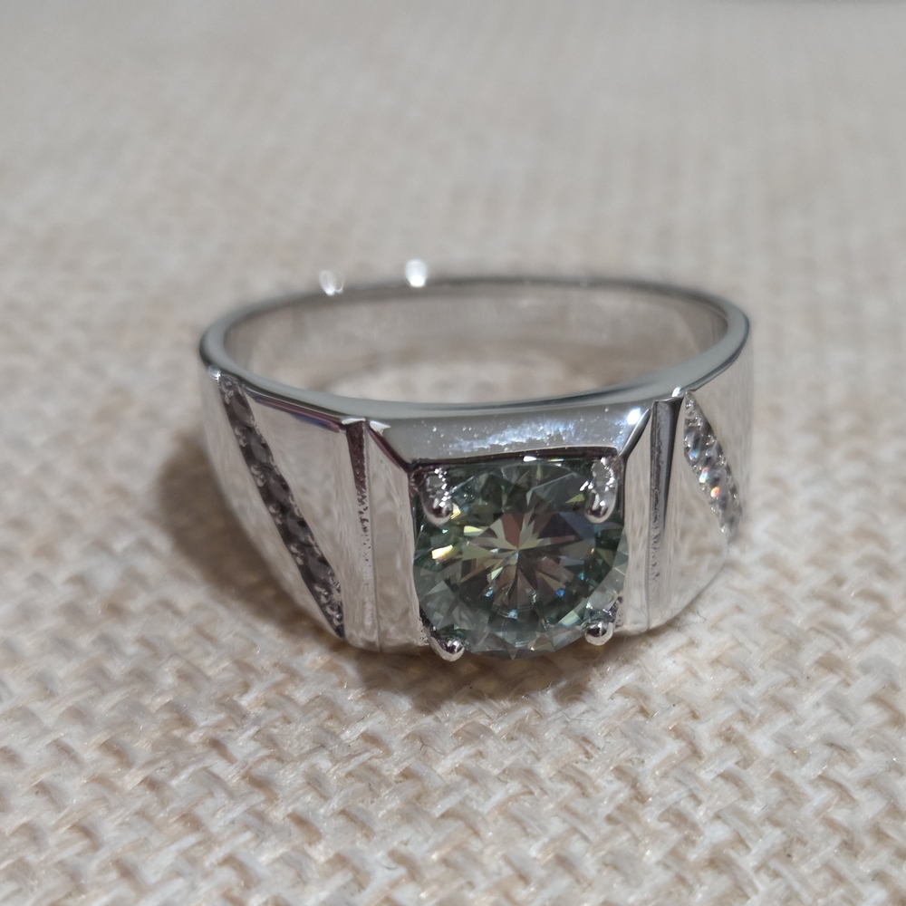 Sterling Silver Ring with Green Gemstone and Accent Stones - Picture 4 of 6